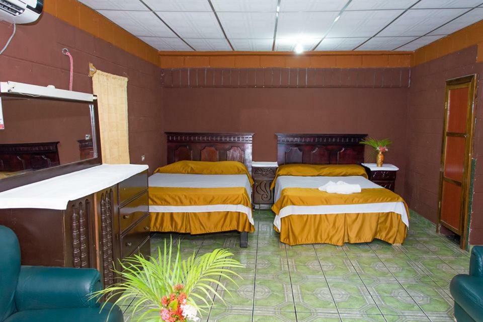 Hotel Leones Marinos San Miguel Exterior photo